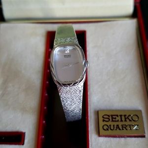 Vintage Seiko Quartz Women's watch with diamond.